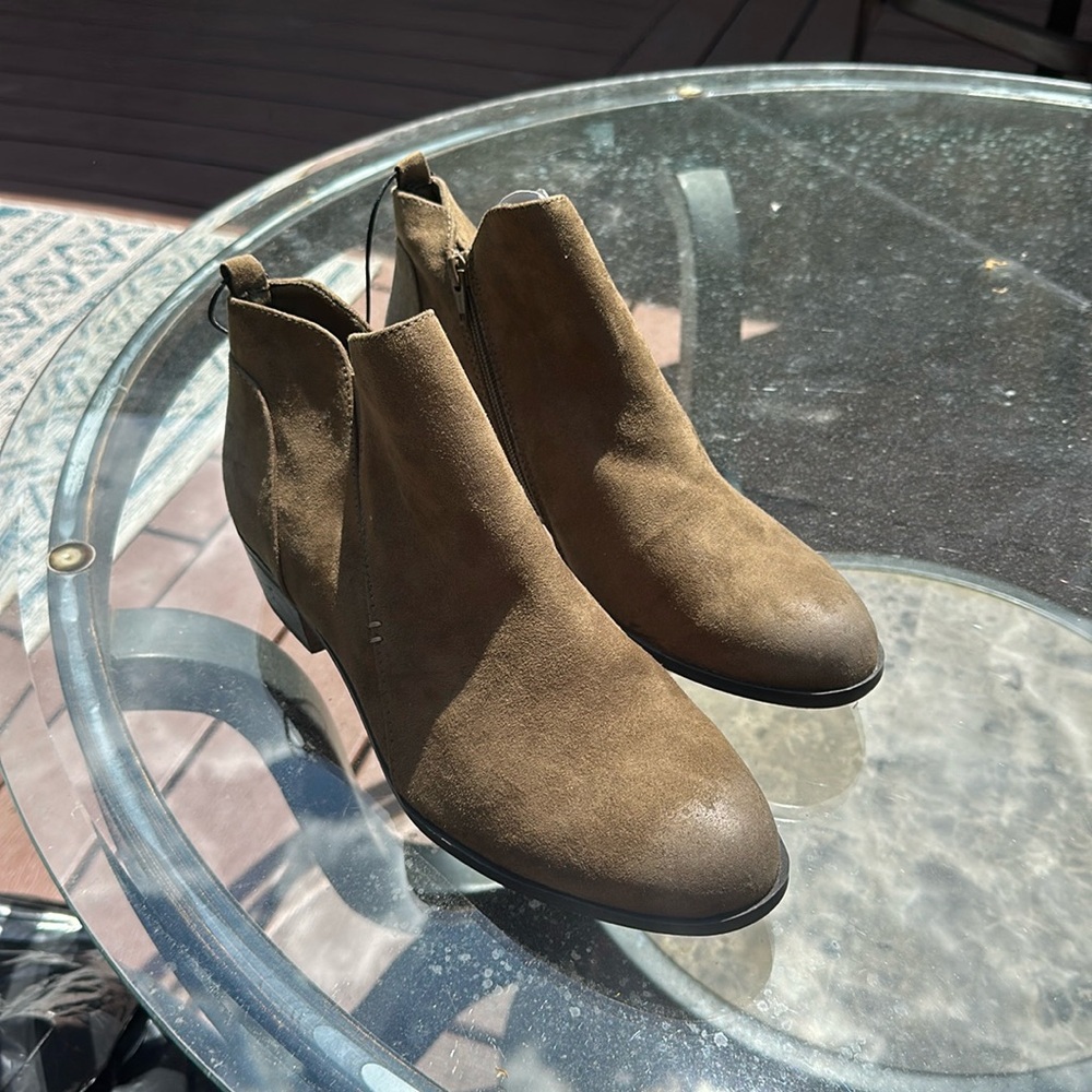 Arizona small heeled boots size 11